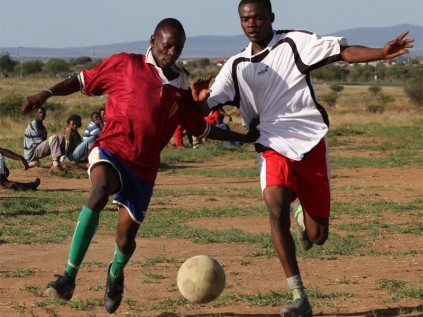 Meso Mamabolo of KUPTAS FC (left) tussles with Paul Kagododa of 71FC in the second semi final of the Top4 tournament.