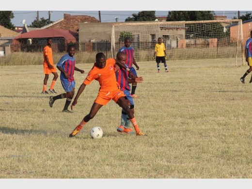 Lethabo Mudluyi (Dinoko FC) takes the ball from Sammy Mooka (All Rising Stars) during their Polfa match at Boiketlo Sports Ground on Sunday.